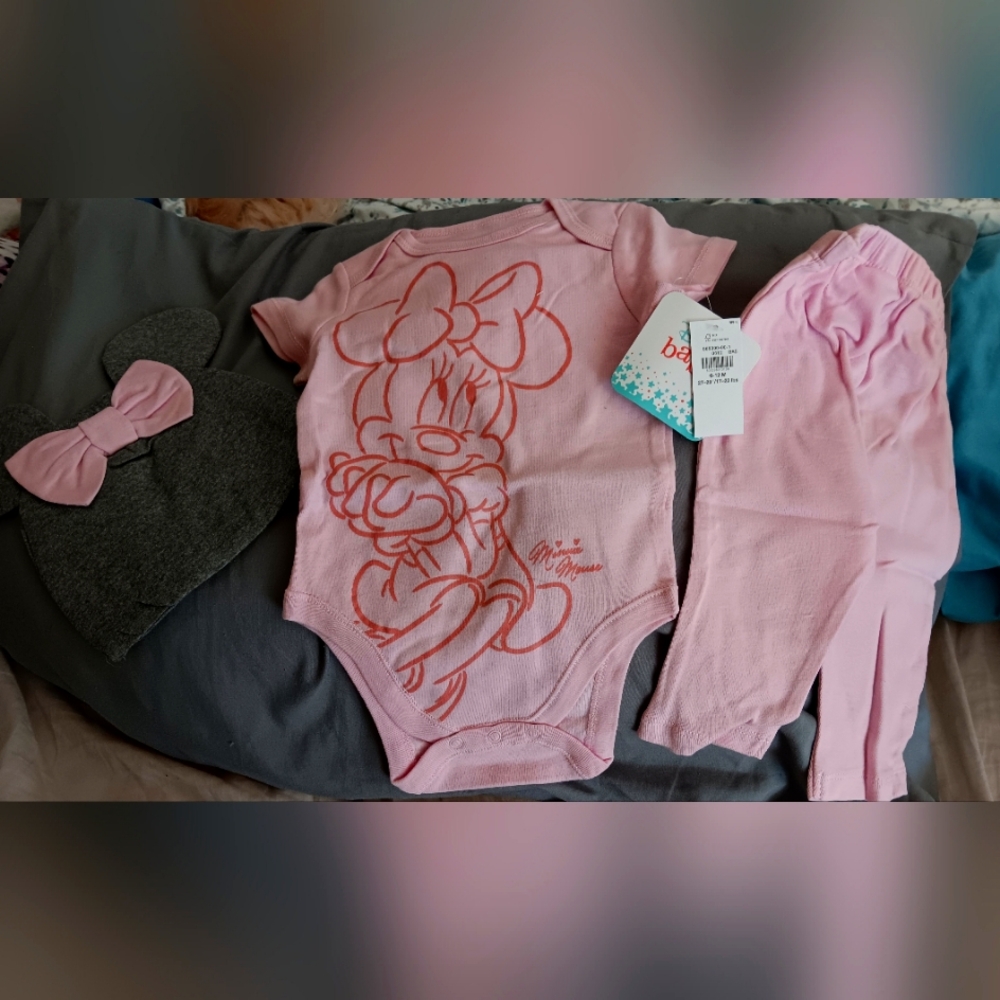 Baby 3 piece set suze 6 to 12 months